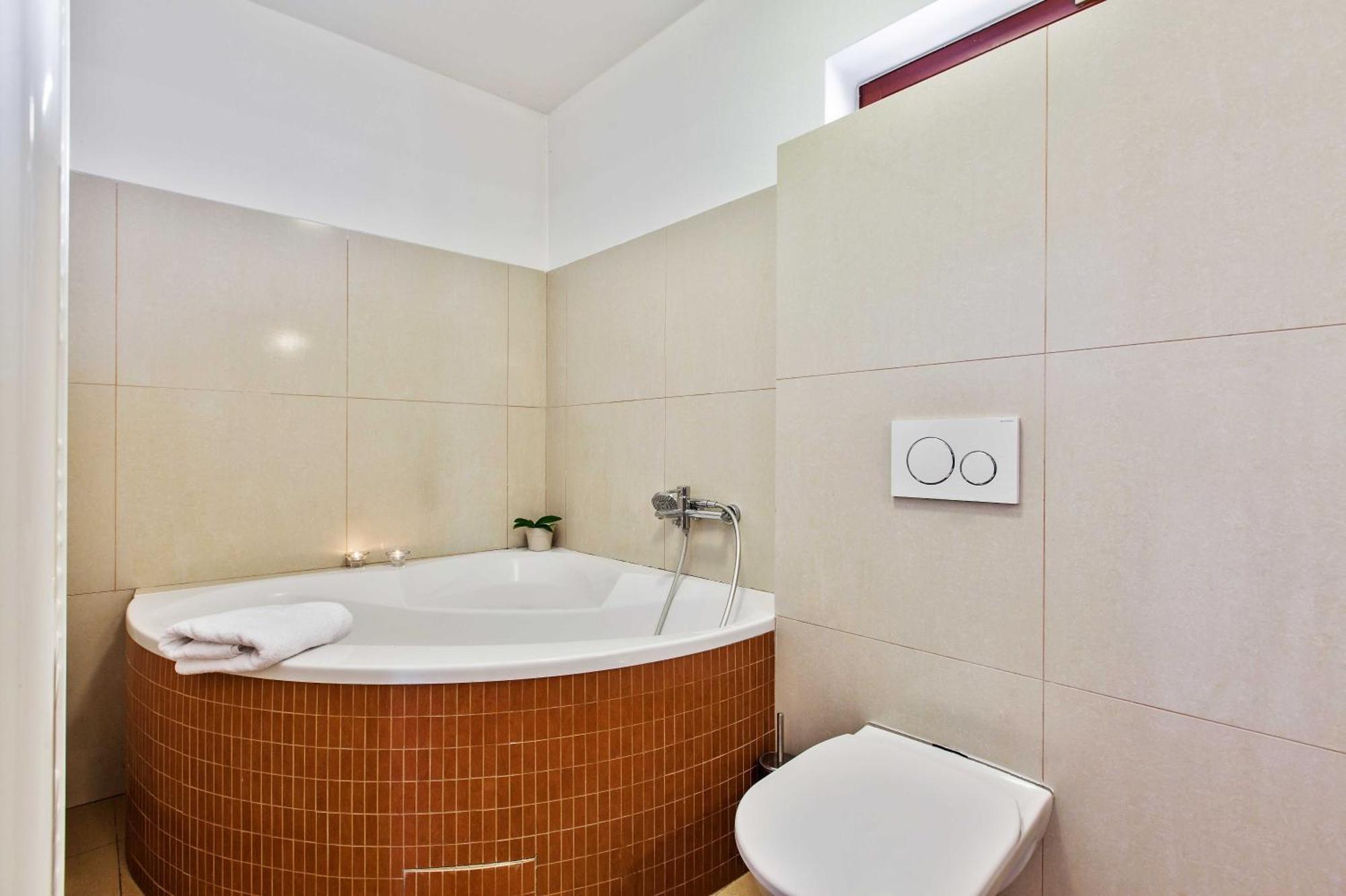 Dolna 4 - Apartments In Direct Centrum On City Square 반스카비스트리카 외부 사진
